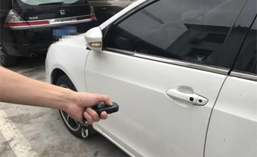 汽車無損壞開鎖多少錢？